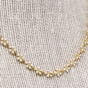 Gold and White Pearl Necklace with Elegant Design